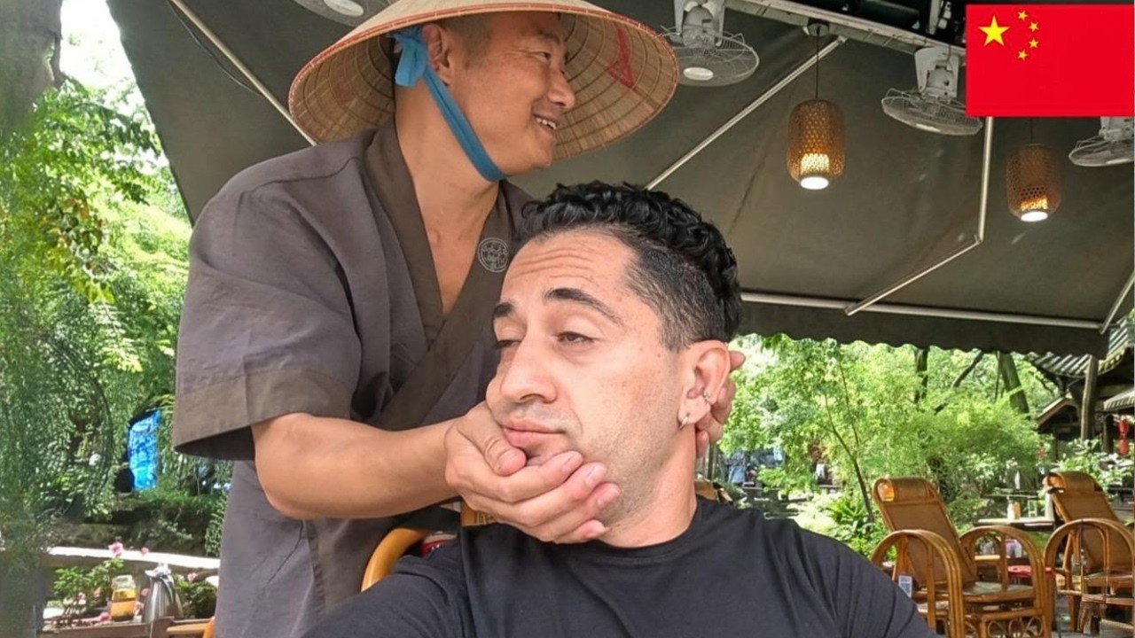 HARDCORE Chinese Street Massage & Ear Picking Sends Me To Another Dimension 🚀🤯