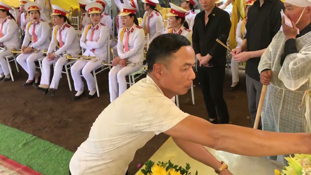 CON CHÁU THIẾT LẬP LINH SÀNG THỜ PHỤNG VÀ ĐỒNG LỄ VIẾNG HƯƠNG LINH CỤ LEN . P1