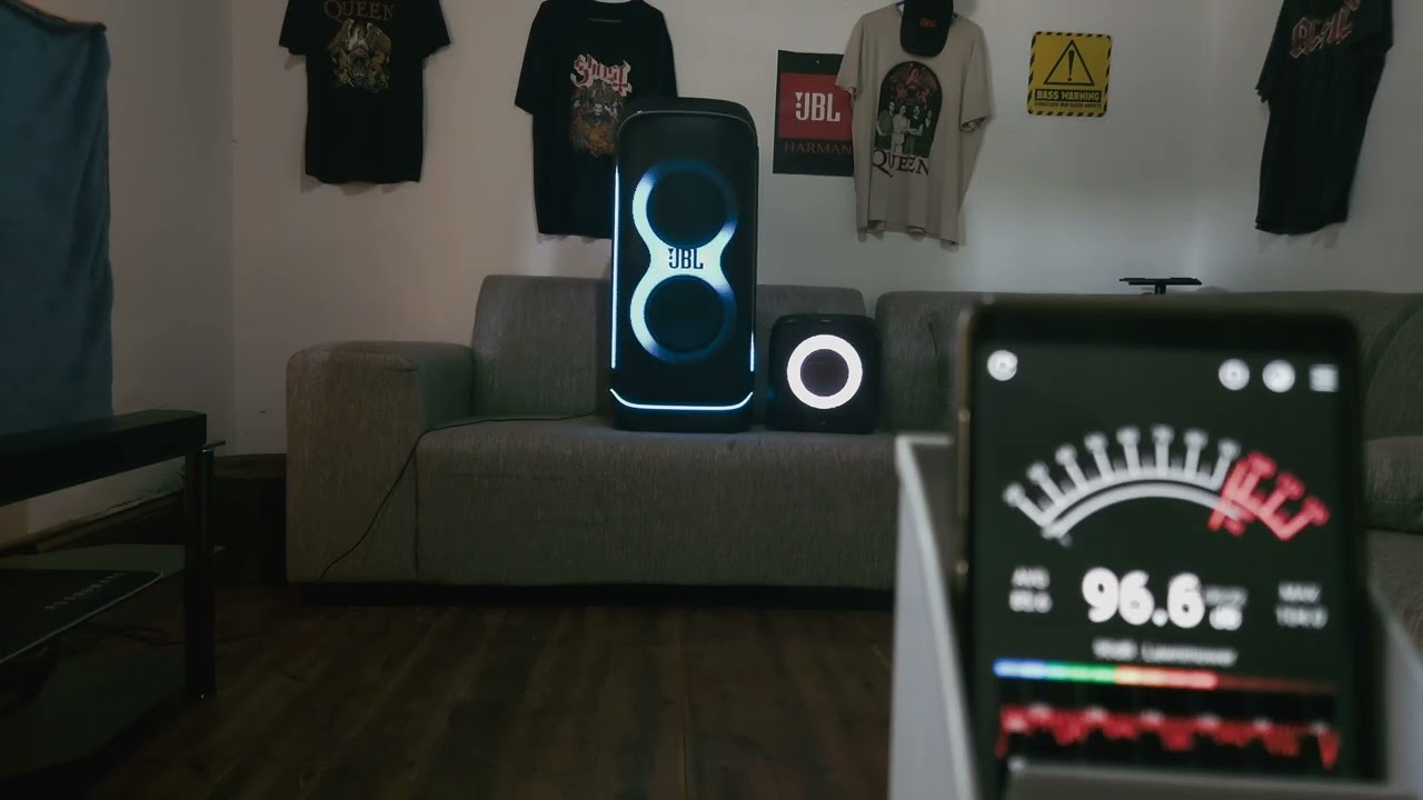Тест уровня шума JBL Partybox 720 в децибелах в сравнении с Encore Essential 2.