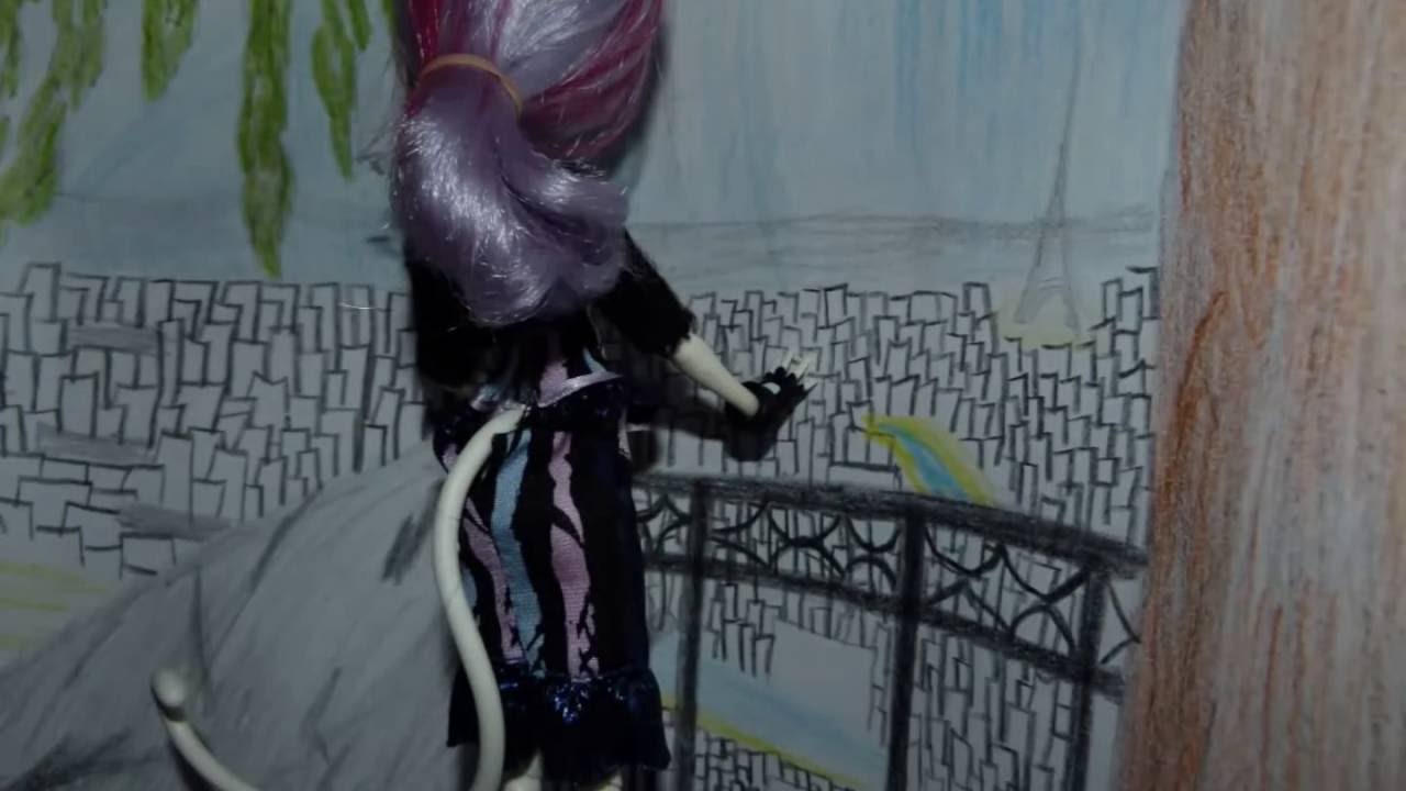 Catrine DeMew - Derni&egrave;re Danse (Official Video) (A Monster High Stop Motion)