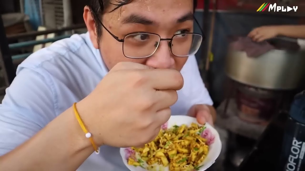 Snack Tour in Bu Tar Yone Street- Myanmar 🇲🇲 Street Food 😋 / ဘူတာရုံလမ်း