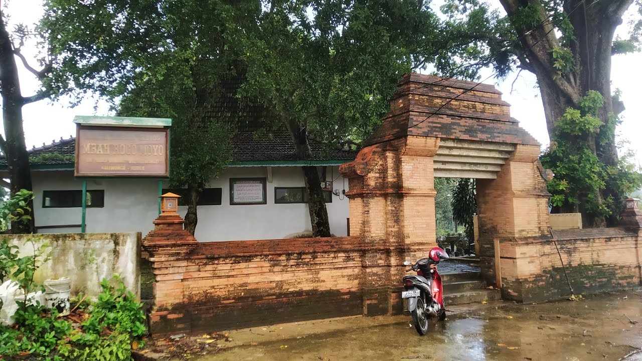 Makam Gebyog // Mbah Ronggo Moyo Kaliwungu Kudus #cikalbakal 
