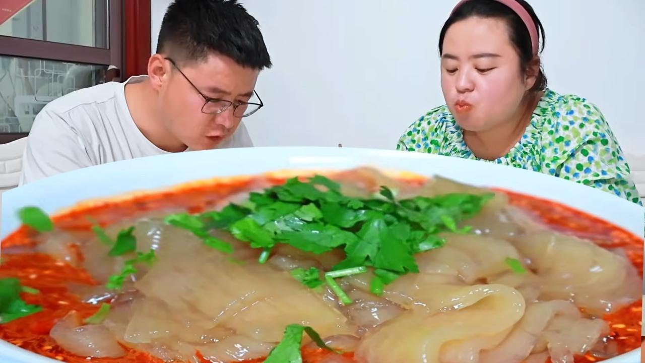 今天这个裹满麻酱的流汁宽粉应该没人能拒绝，呲溜一口真的太满足 #流汁宽粉 #美食教程 #生活vlog #厨艺