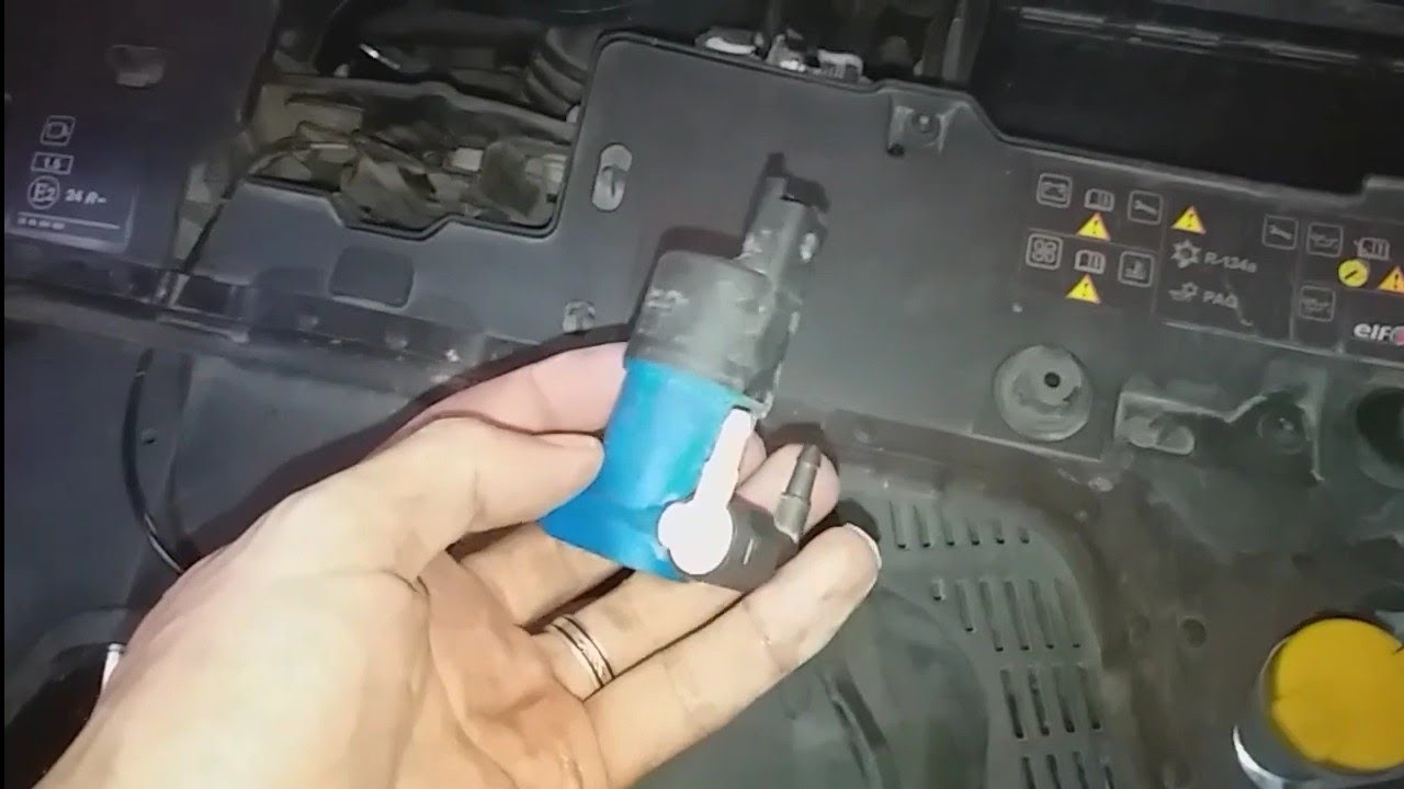 Réparer la pompe et le circuit du lave glace de la CLIO 4