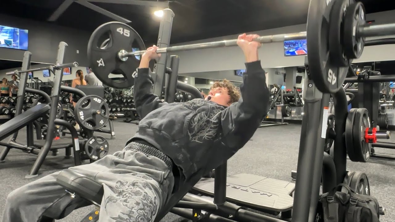 Bulk day 11 | chest & tri (WE HIT 100 SUBS)