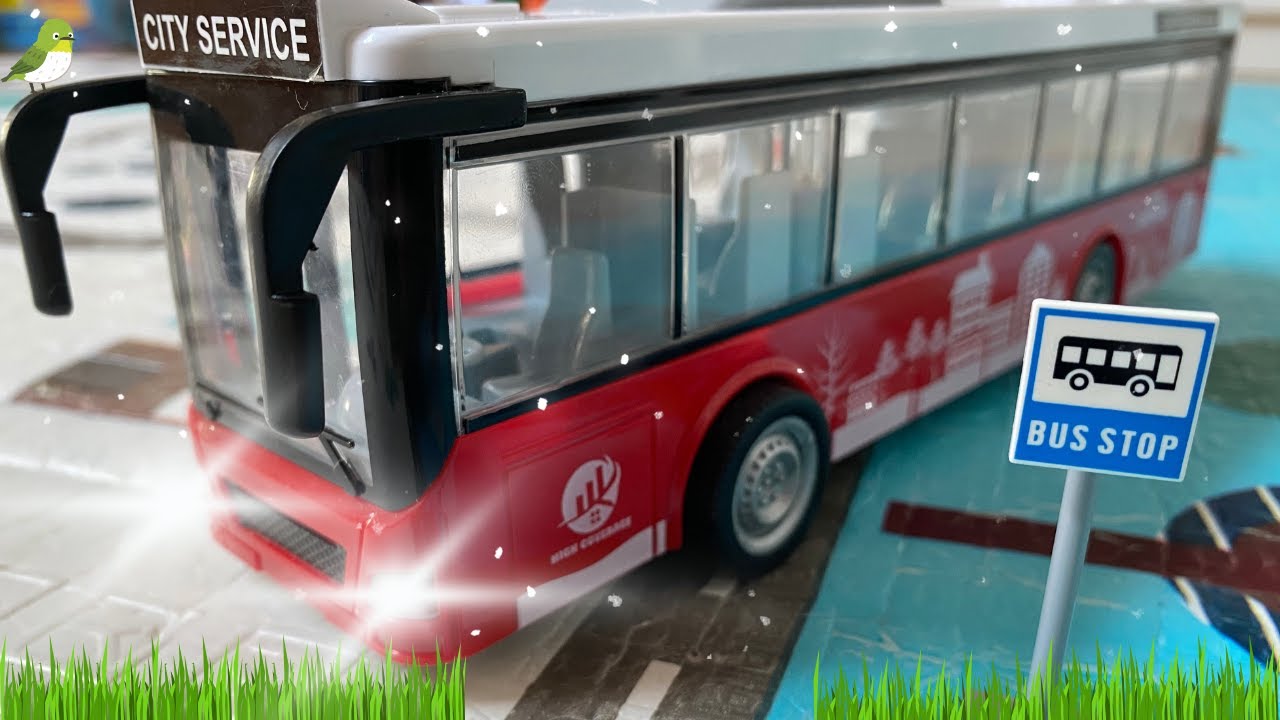 Autobus zabawka 🚌 Toy Bus 🚌 Bawimy się / Fun with the bus 🤩