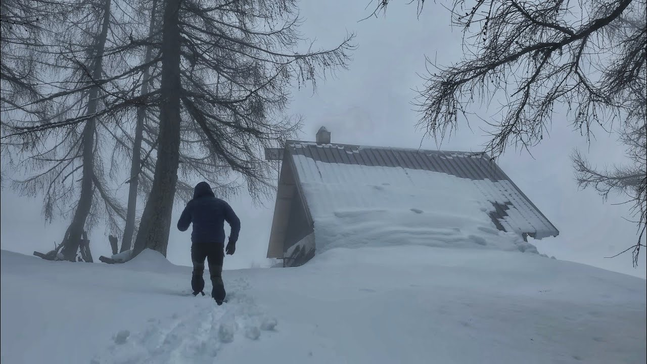 Последняя ночь зимы под снегом. Я написал книгу.