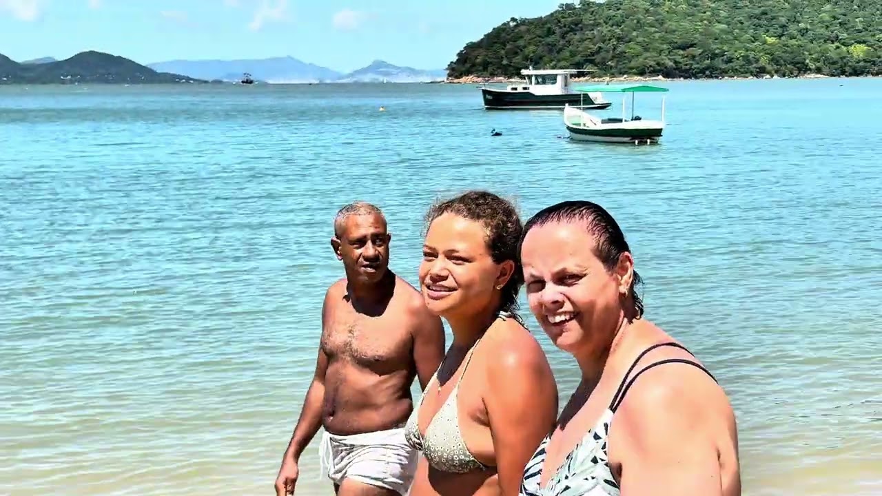 Passeio em família-Praia Baia dos Golfinhos(Governador Celso Ramos)