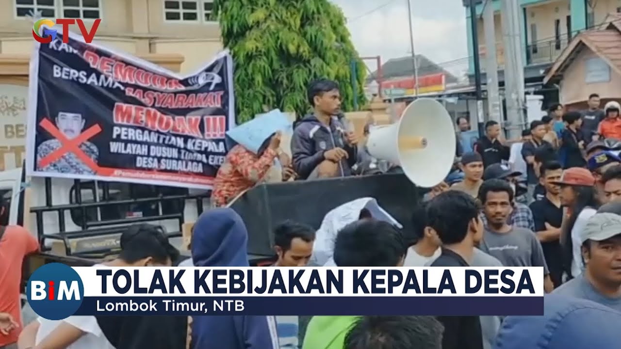 Ratusan Warga Demo Tolak Kebijakan Kades di Depan Kantor Desa Suralaga, Lombok Timur