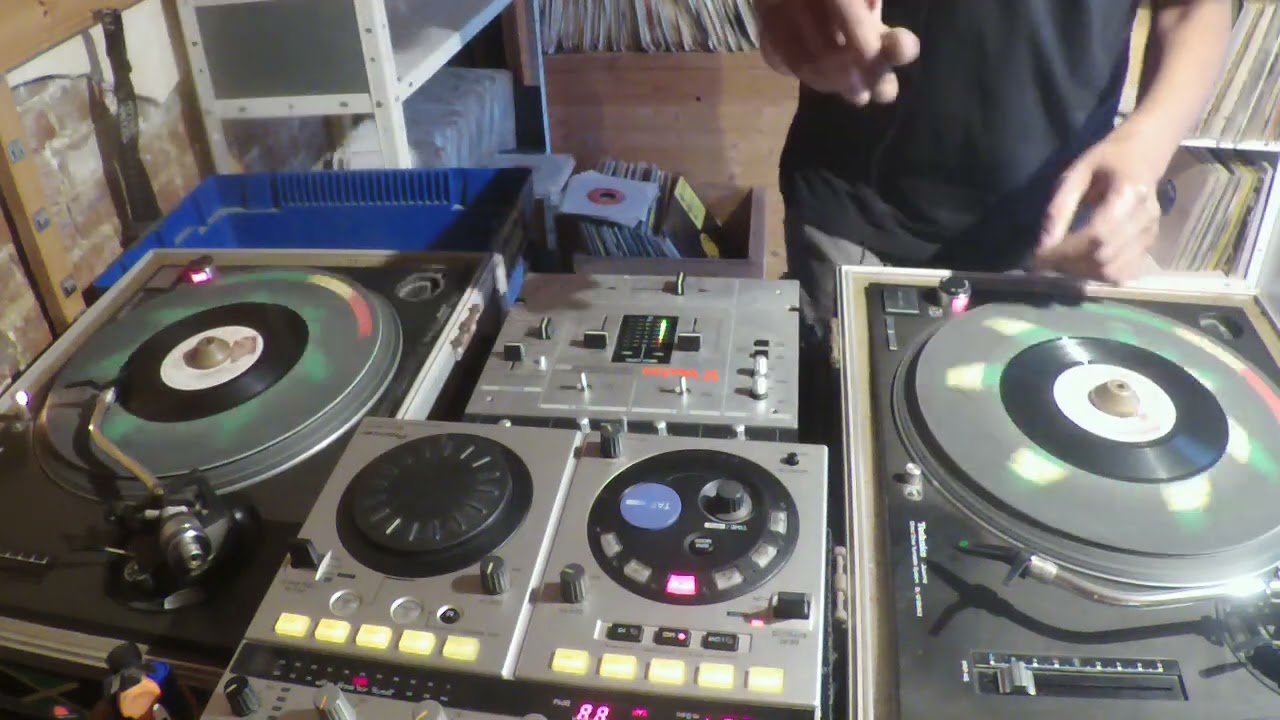 MIX REGGAE SELECTA DOUROOTS : IT'S RAINING RIDDIM