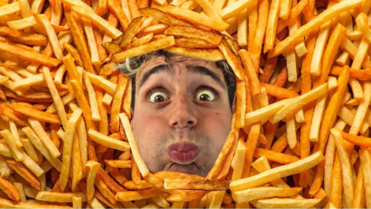 MANGIAMO solo PATATINE FRITTE per 24 ORE 🍟 CHE MAL DI PANCIA…