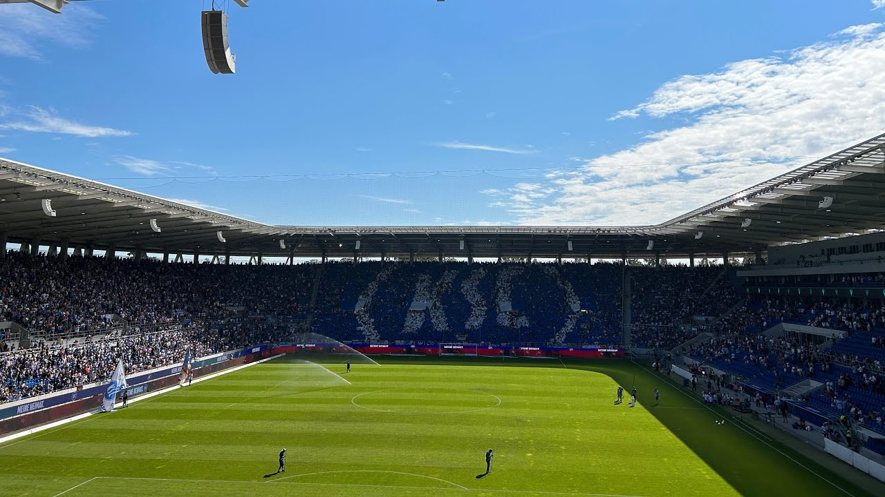 SÜDWESTDERBY KSC-FCK Einlauf, Choreo und Pyro