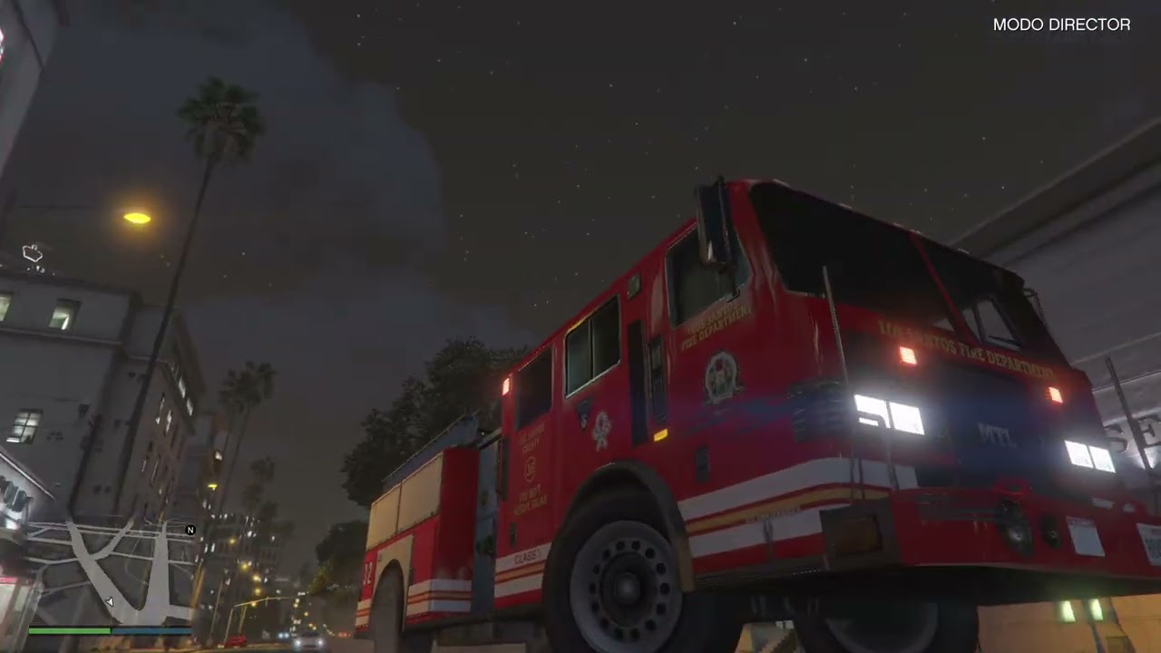 Grand Theft Auto V jugando como bombero modo director