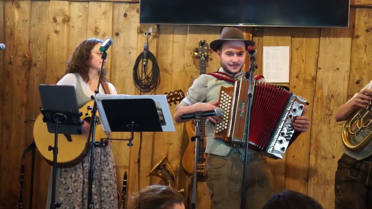 Familienmusik Freund mit Benedikt - Weil i di liab hob (Die jungen Rodltaler)