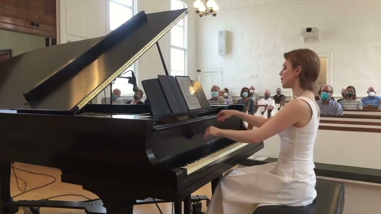 W.A. Mozart - Sonata in C major, K. 330; Magdalena Baczewska, piano