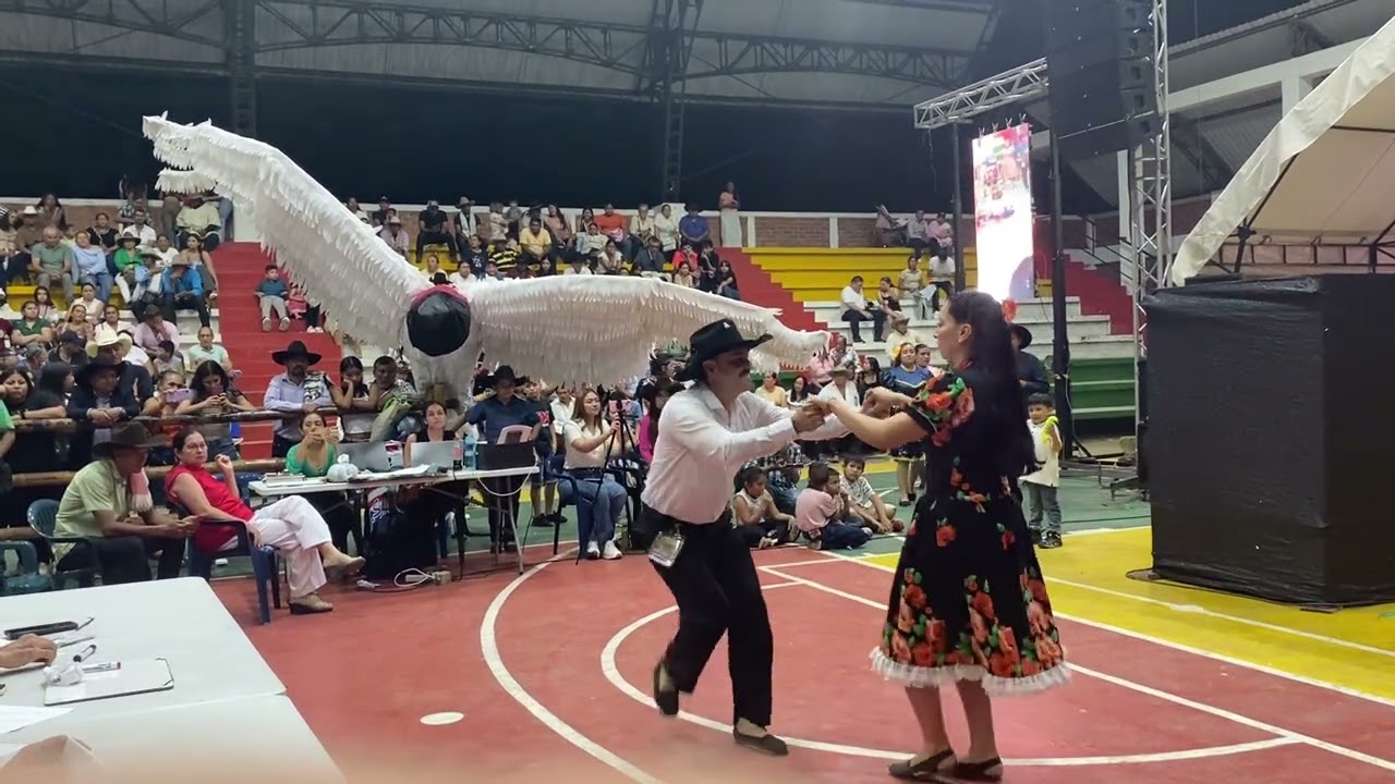 Segunda ronda en las tierras de San Luis Jhohan Moreno y Katherine Garces 