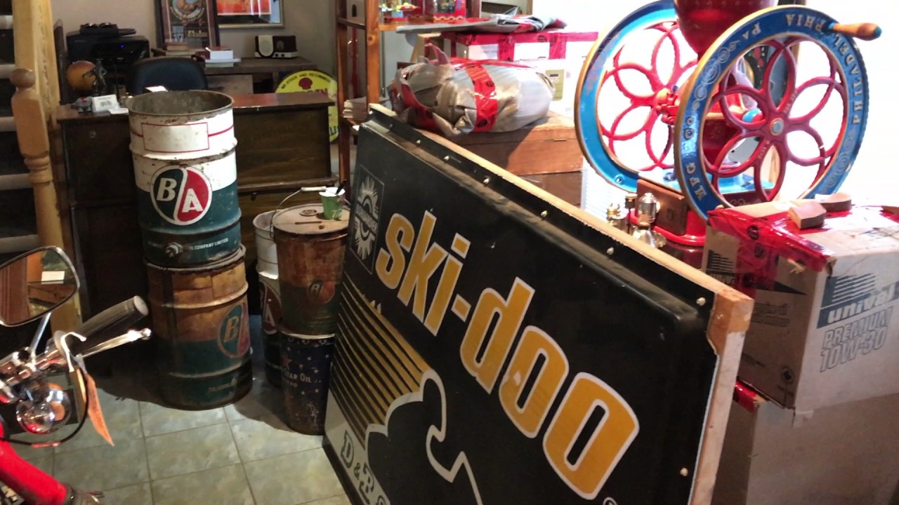 Cool Finds! unpacking a collection of antique oil cans and signs!