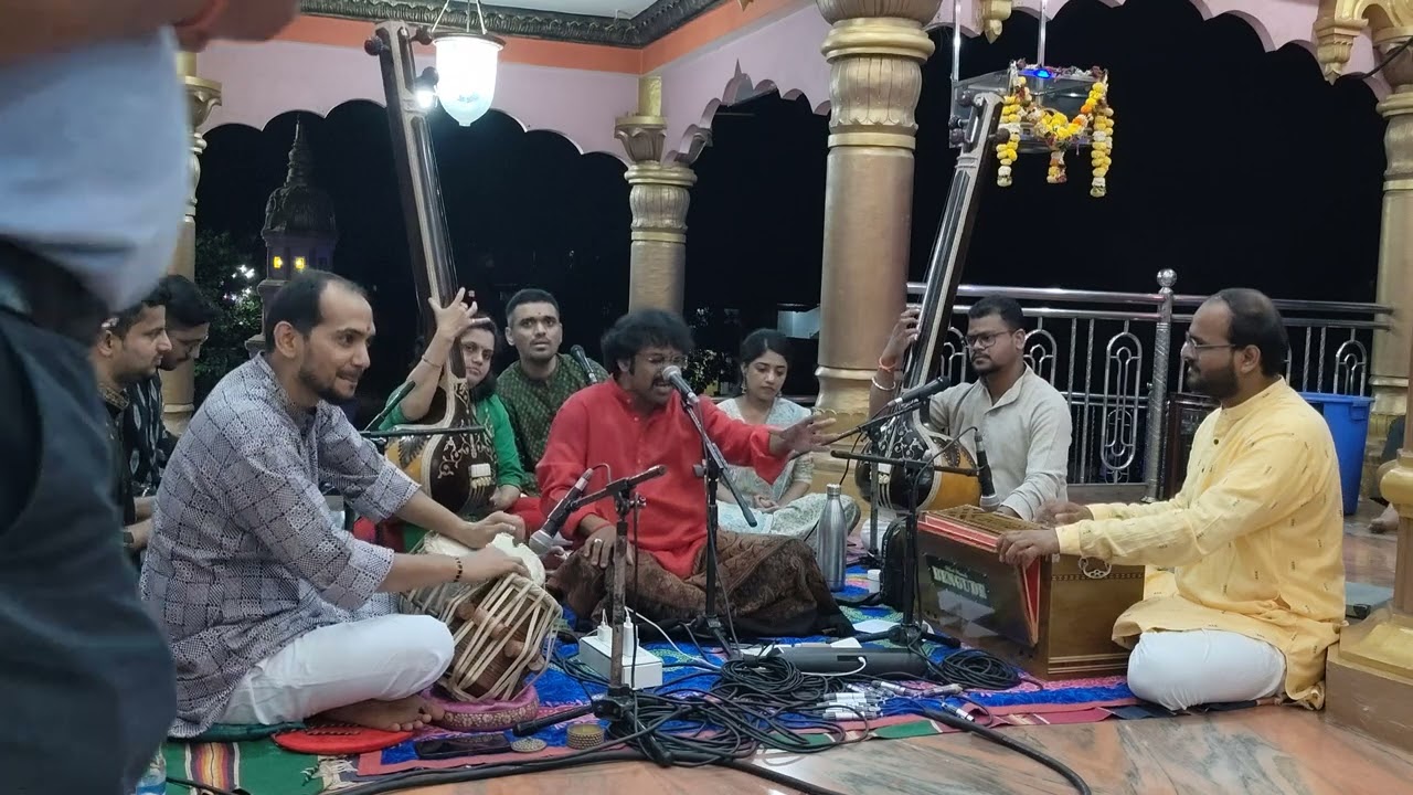 Anande nachat pandharisi jau ( आनंदे नाचत पंढरीसी जाऊ) by Shri Subhash Parwar
