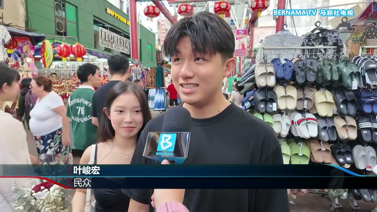 20260214 市中心迎农历新年气氛浓厚 各族民众游客感受佳节氛围