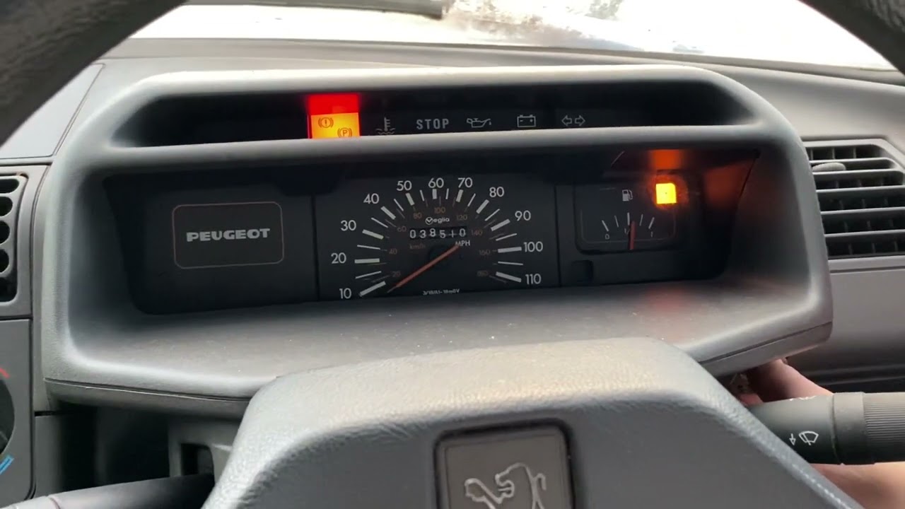 Peugeot 205 - Chugging Start with Choke