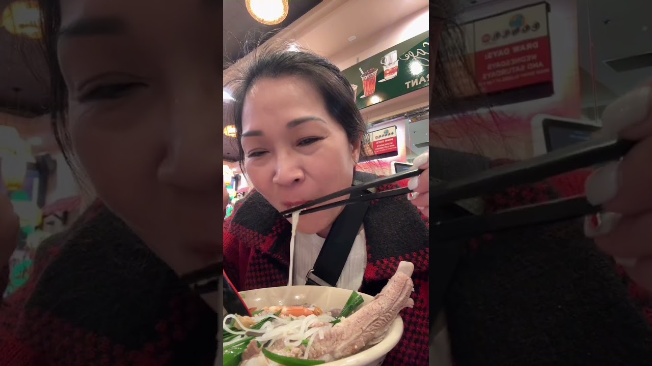 Hạnh phúc chỉ là tô hủ tiếu nóng hổi 