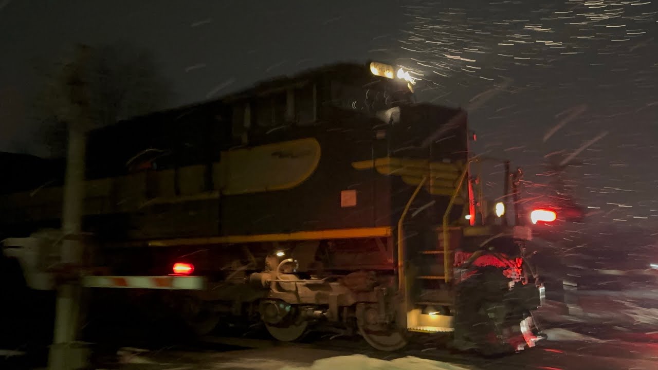 NS 1068 Erie heritage unit leads NS 10K in the snow through Manville NJ with nice crew 2/15/2026