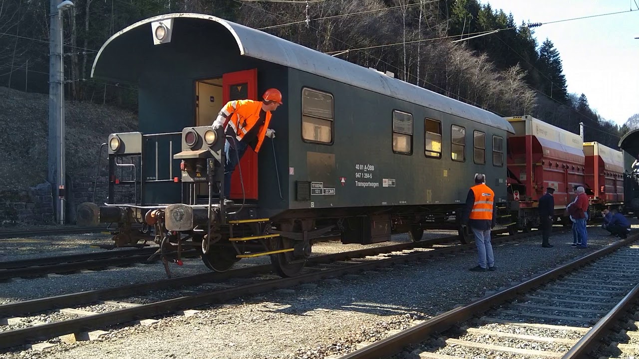 1144 062 & 1116 165-2 schieben leeren Erzzug zur Beladung zum Eisenerzer Reichenstein
