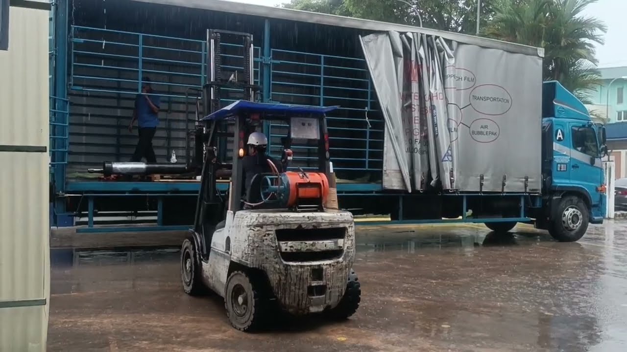 Loading Heavy Weight Machine Truck With Forklift  