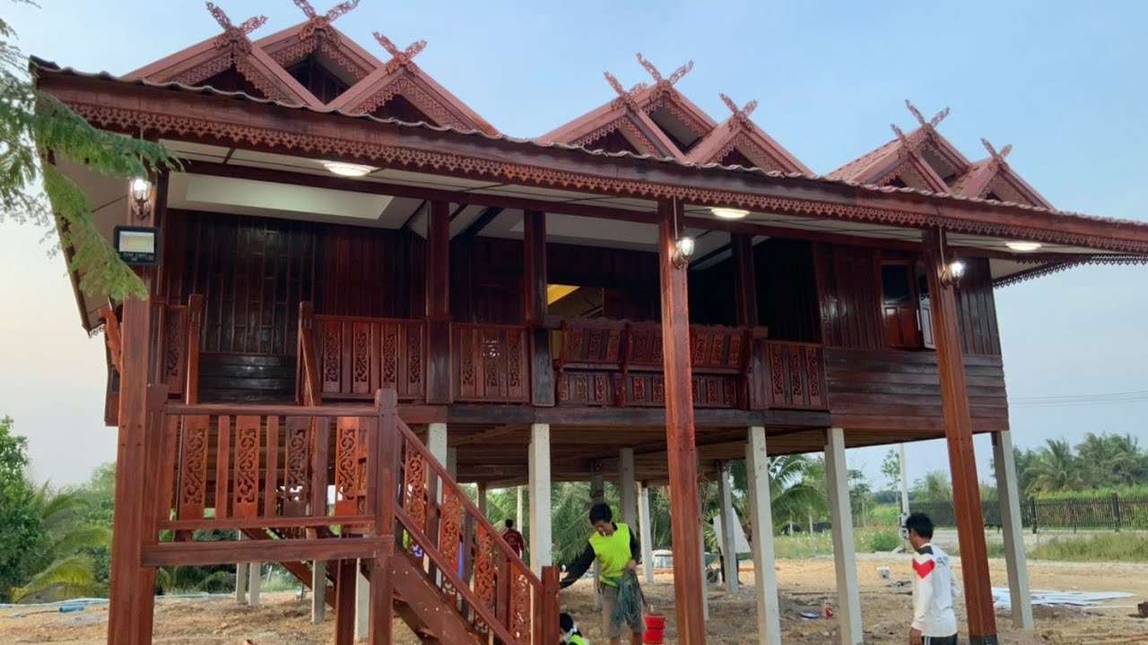 บ้านไม้เรือนไทยหลังใหญ่โตมโหฬาร ราคาสมเหตุสมผล : โชคประยูรบ้านไม้เรือนไทย