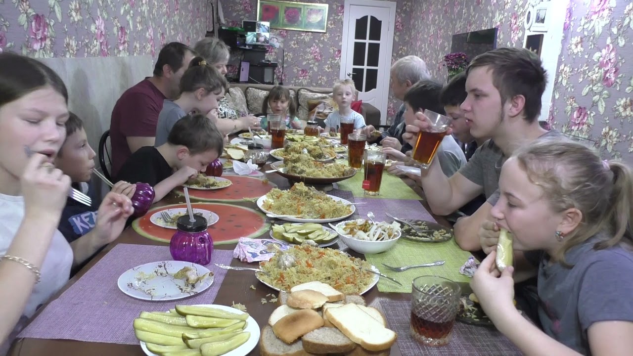 МУКБАНГ.  ПЛОВ в казане. Большая семья .