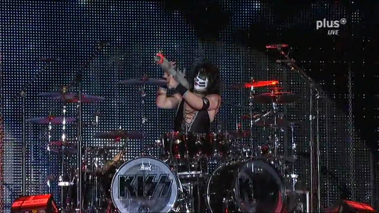 KISS - Guitar / Drum Solo with Bazooka - Rock Am Ring 2010 - Sonic Boom Over Europe Tour