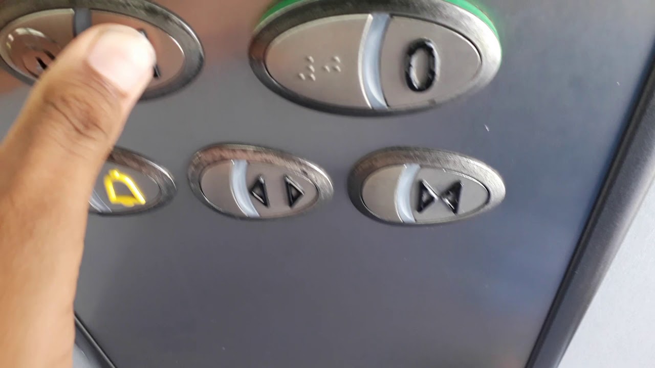 Viguam Ascensor en el Aparthotel Jardines de Aristi, Portal de Zurbano, Vitoria-Gasteiz, Araba