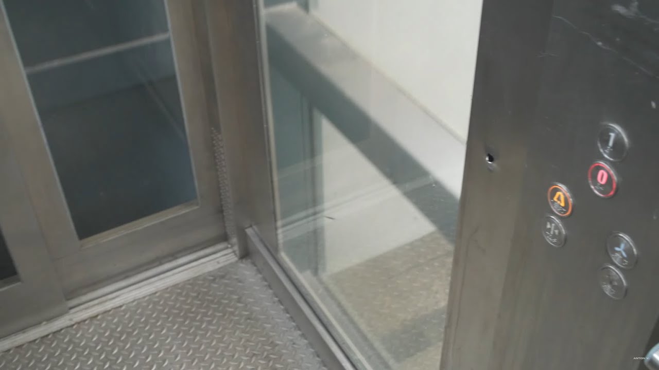 Poland, Reda Train Station, 1X elevator