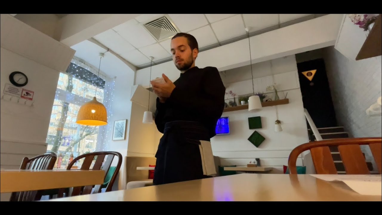 официант в ресторане. личный опыт.