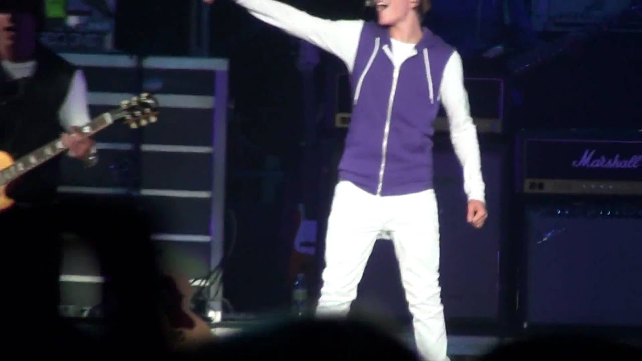 justin bieber - YOU SMILE- concert-live