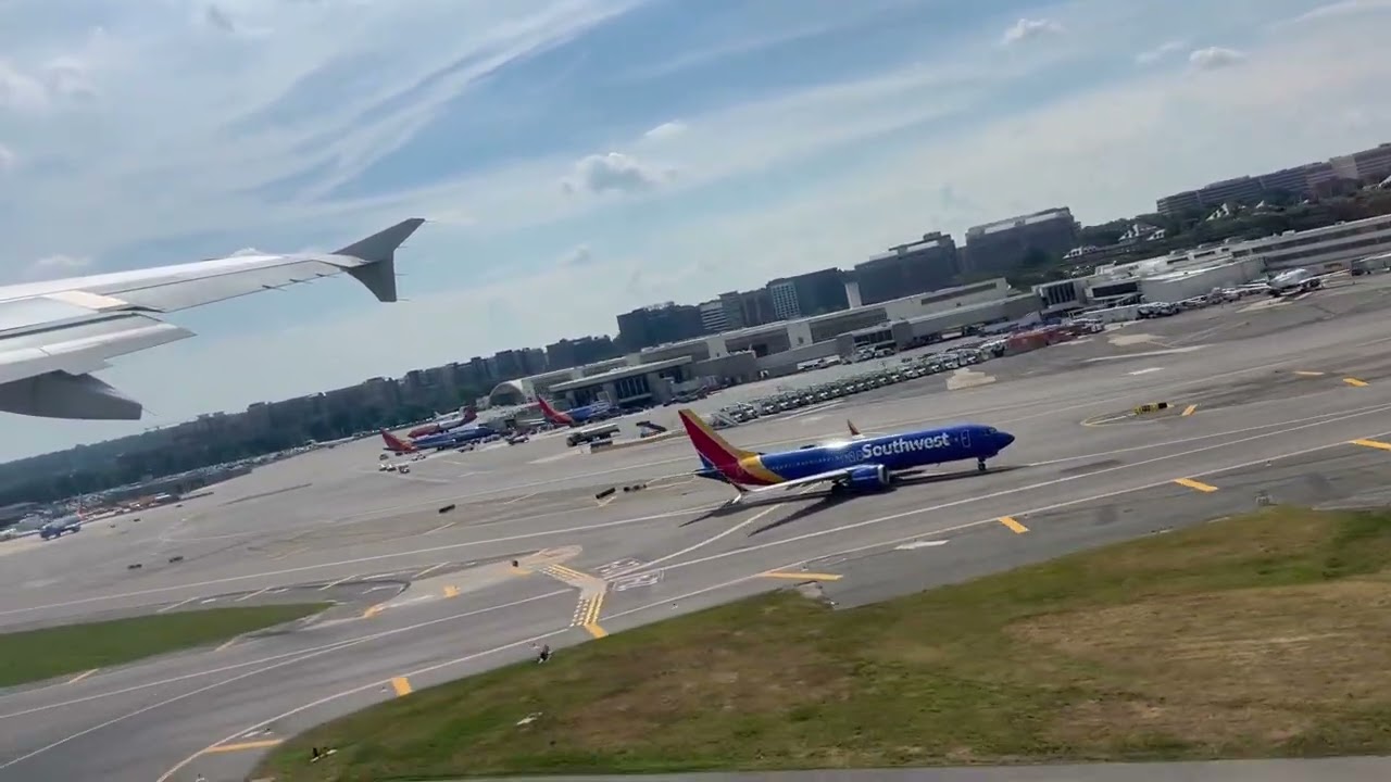 American Airlines takeoff Ronald Reagan National