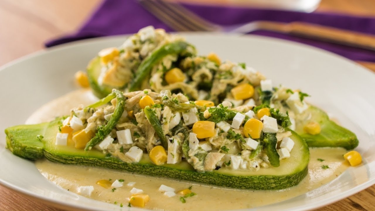 Calabacitas rellenas en salsa de elote