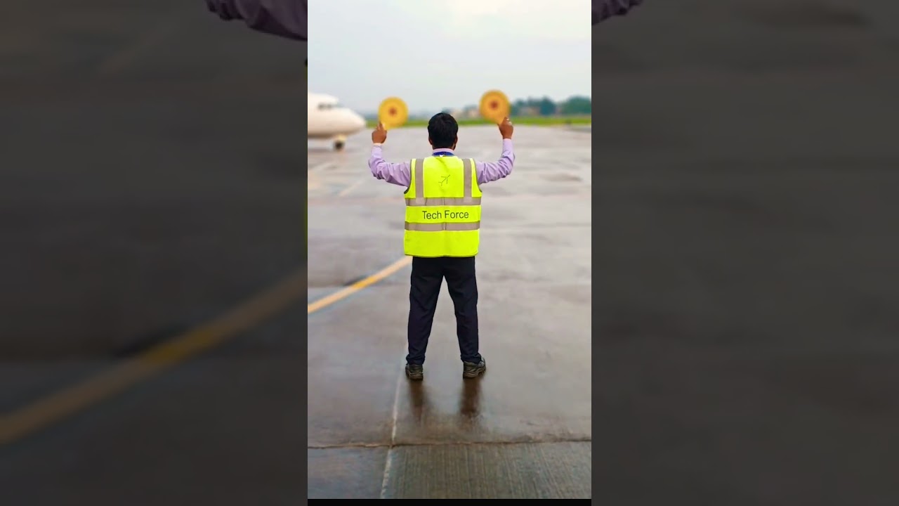 Marshaller Marshalling 💙😄 Hubli Airport #hubballi #hubli #atr72 #ytshortsindia #ytviral #hublizone
