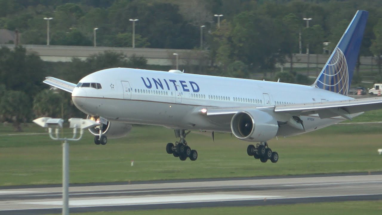 [4K] PLANE SPOTTING Late Afternoon Flights United 777 KC Chiefs Charter TAMPA INTL AIRPORT 11/28/20.