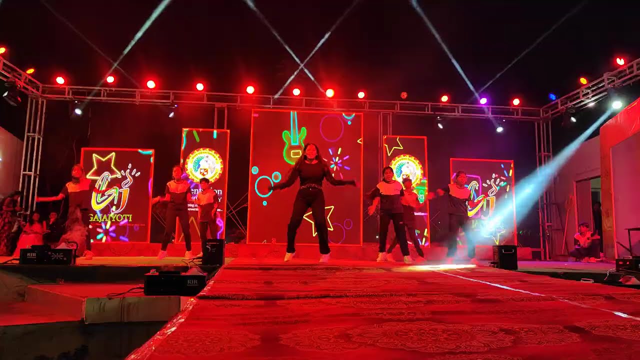 Senior batch dance performance 