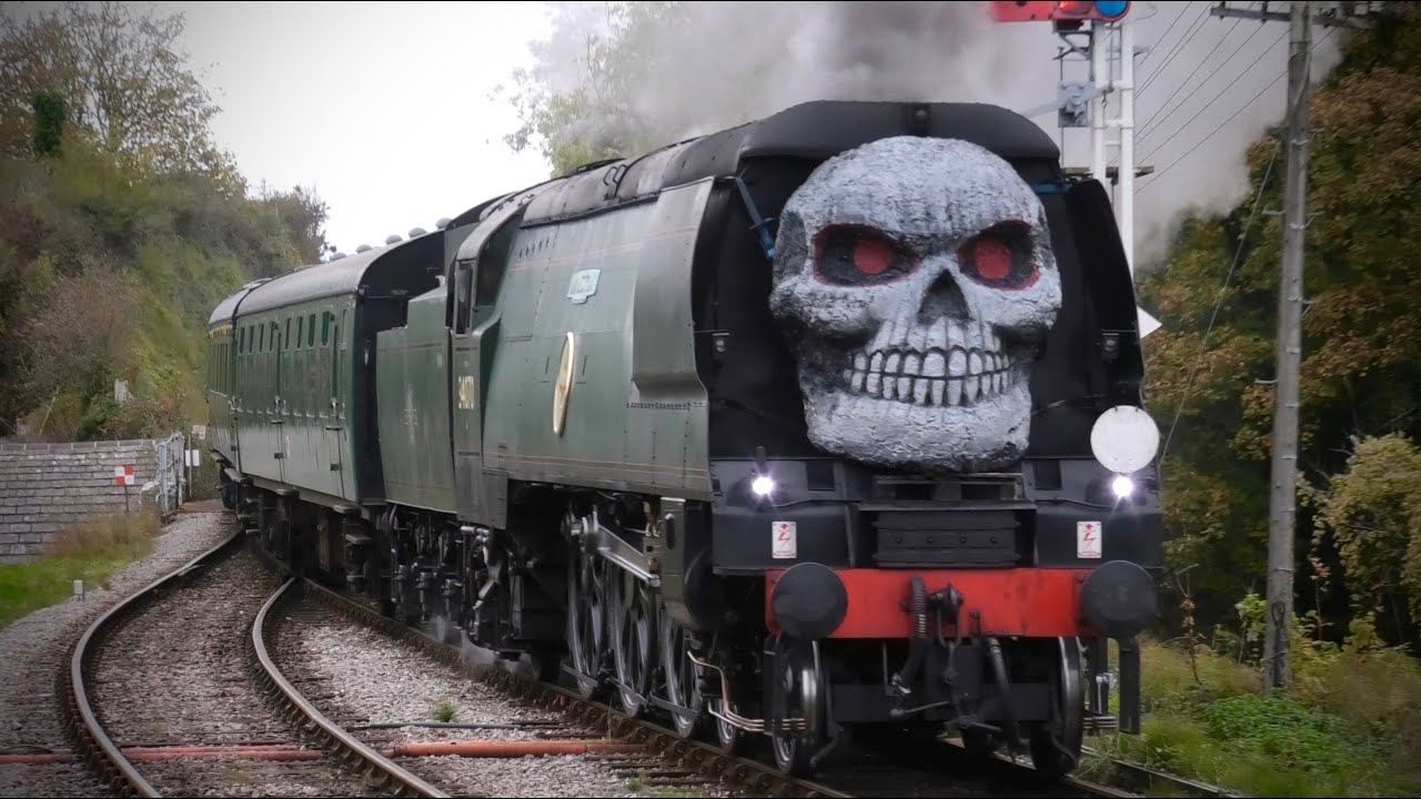 34070 Manston On The Halloween Ghost Train Passes Corfe Castle For Swanage - 29th October 2025