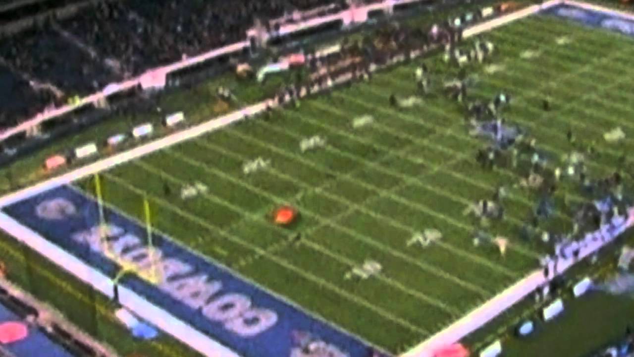 Runaway golf cart knocks people over in Texas