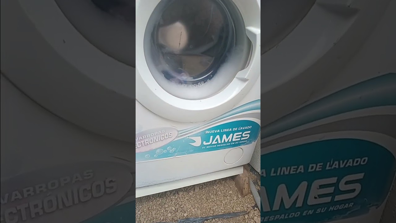Lavando sábanas en el lavarropas James LR-660E 