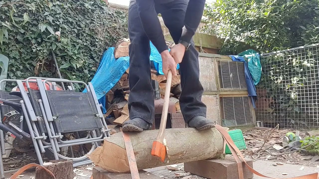 Bahco 1kg underhand chop test. Axe for bushcraft and camping
