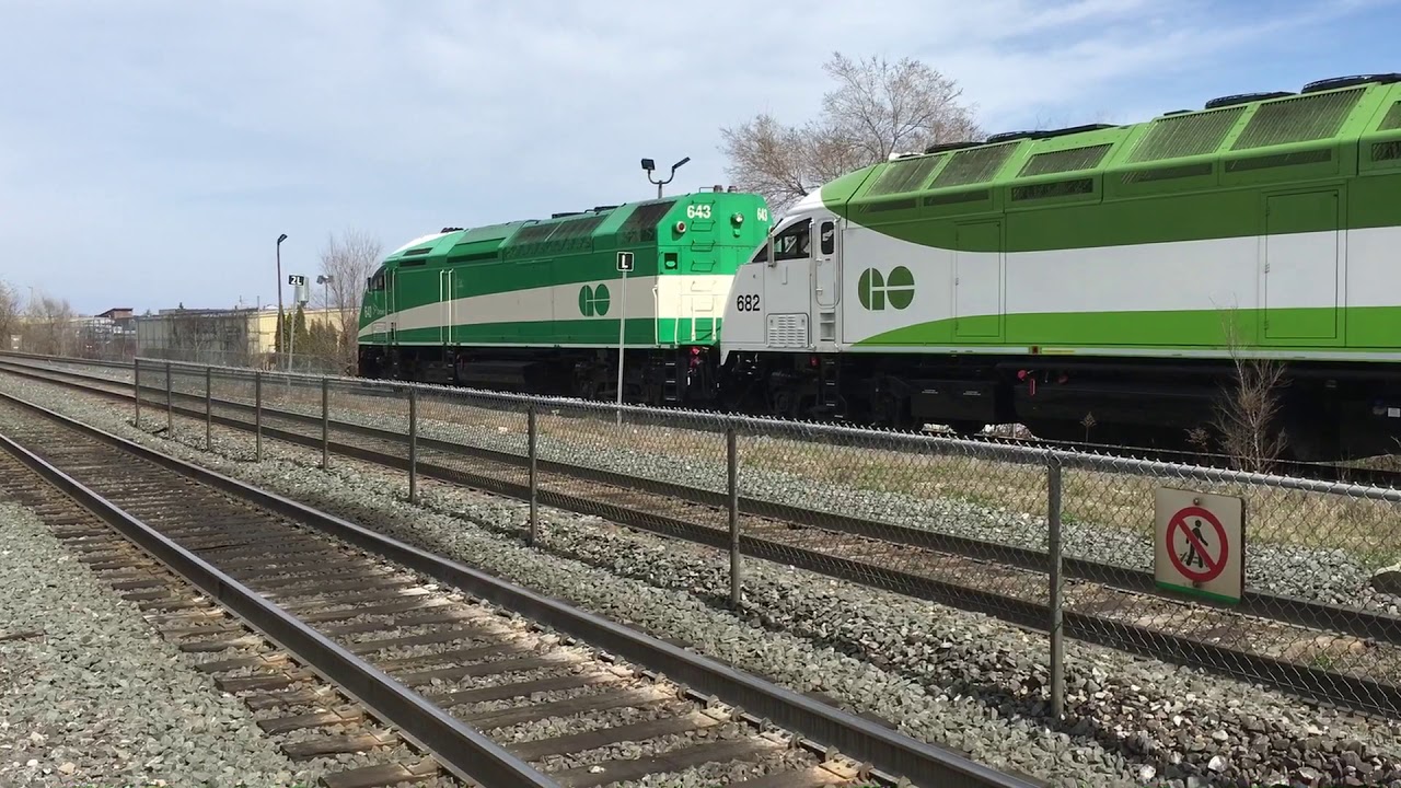 Go Train 643 Burlington go station
