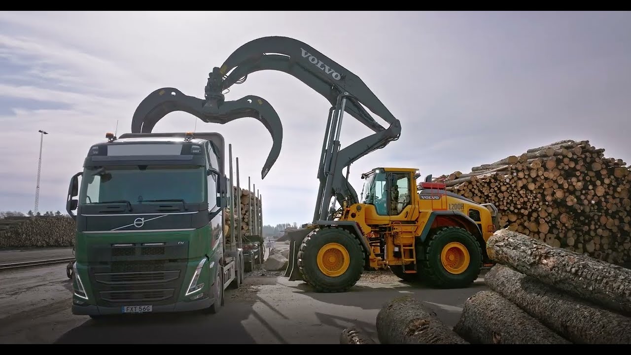 Volvo-Radlader L200H High-Lift: Mehr M&ouml;glichkeiten beim Holzumschlag