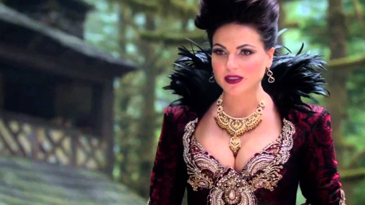 Regina Mills / Snow White (Kiss With A Fist) - OUAT