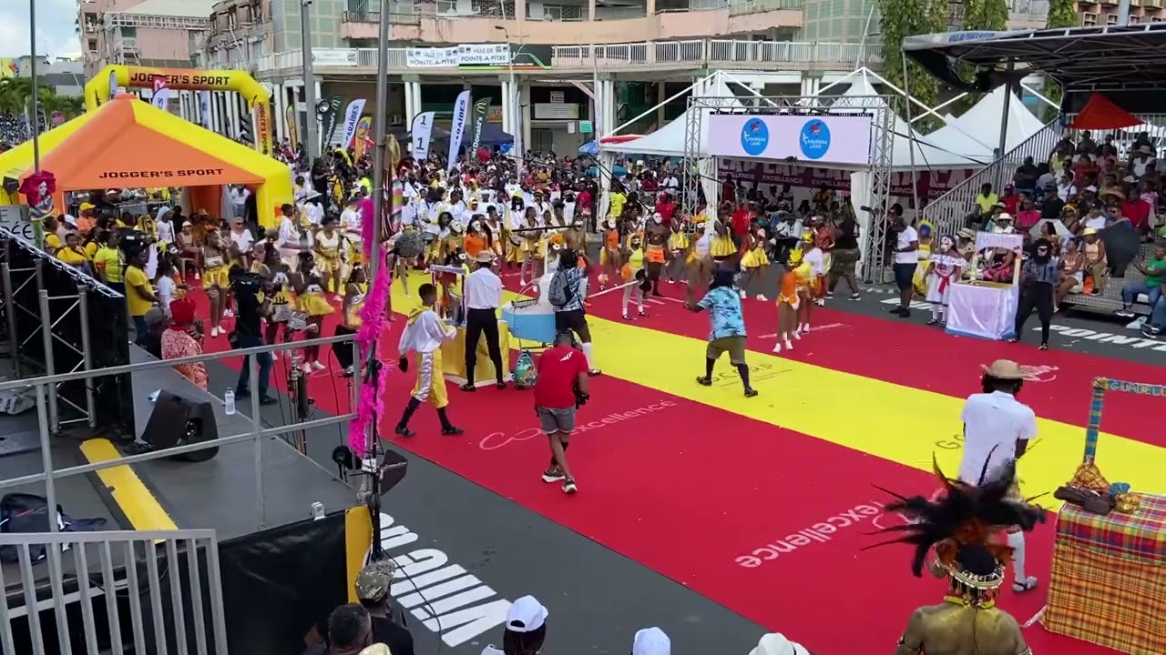 Prestation de Réality Bimass lors du carnaval de pointe à pitre du dimanche gras 2023