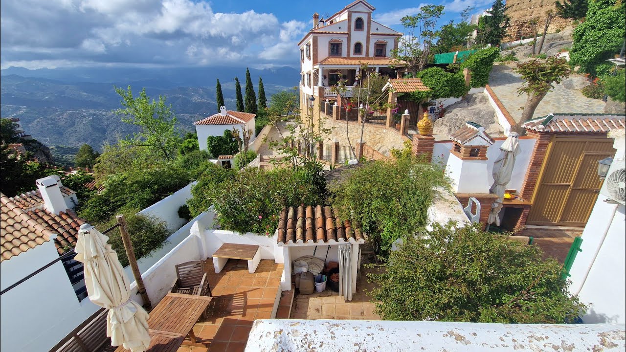 AX1386 Casa Jorge, beautiful rustic village house with garden terrace, and lovely views, Comares