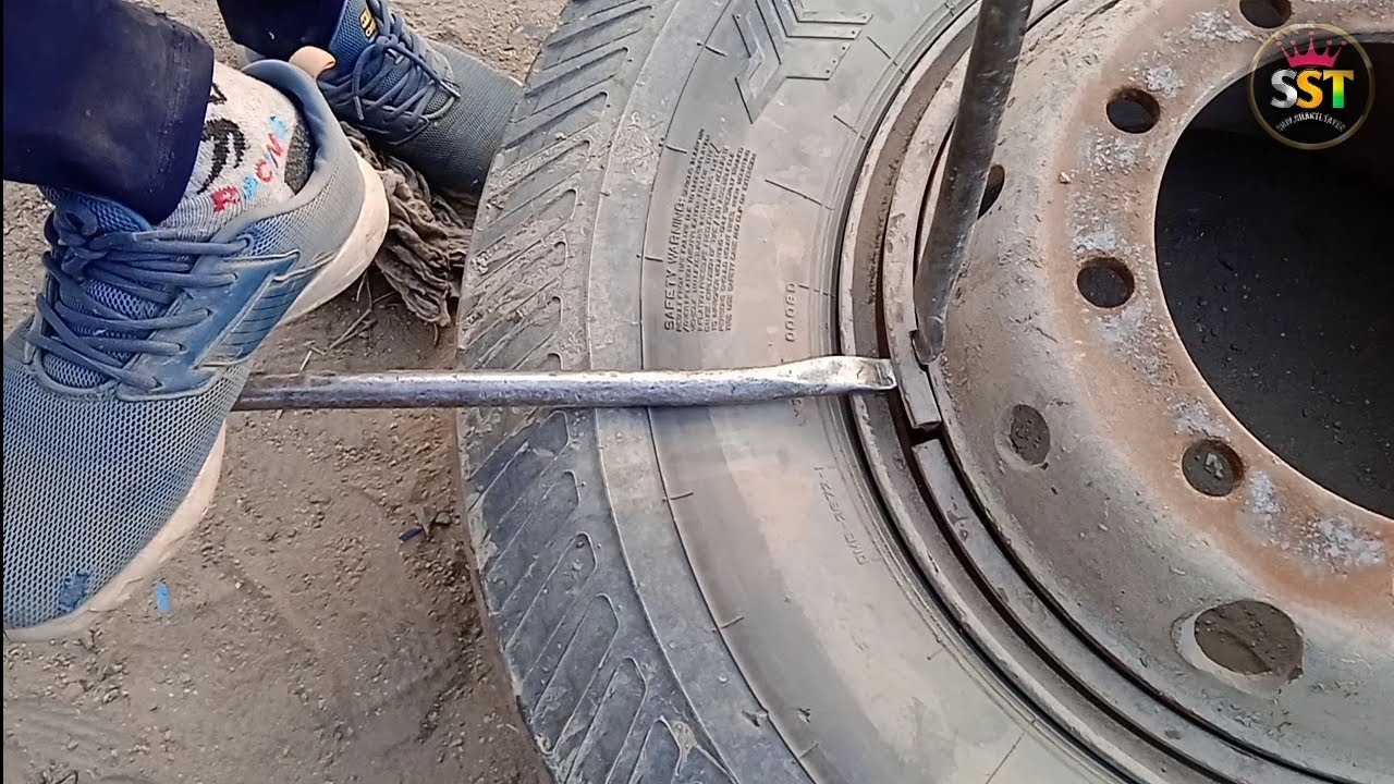 Truck 10.00 R 20 Puncture Grafting//Tire Patch Grafting//Easy Method Tire Works🛞